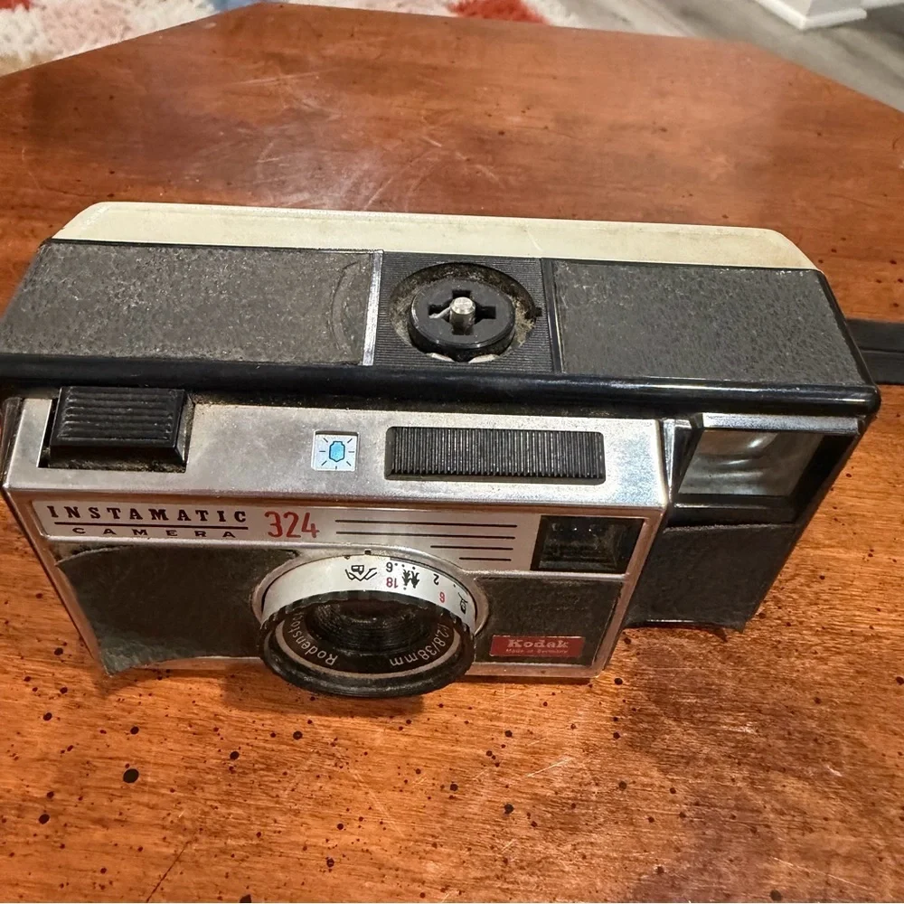 Kodak Instamatic 324 Film Camera Black Silver White - Untested - Picture 2 of 5